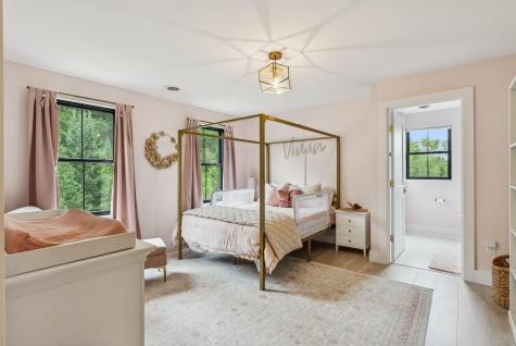 27 Vining Way Cumberland ME 04021