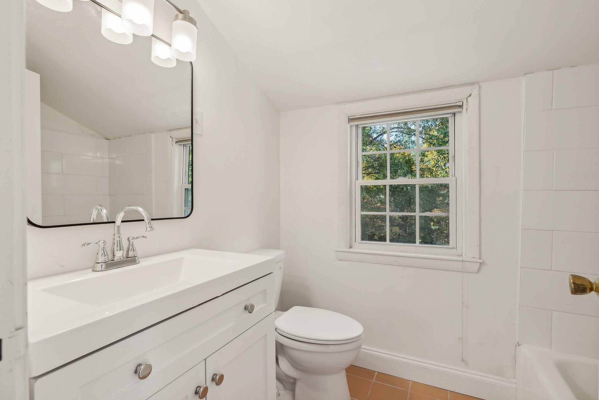 29 Delcliffe Lane Lewiston ME 04240