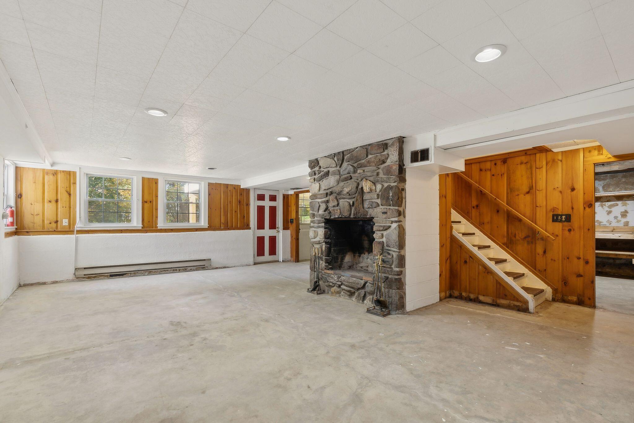 29 Delcliffe Lane Lewiston ME 04240