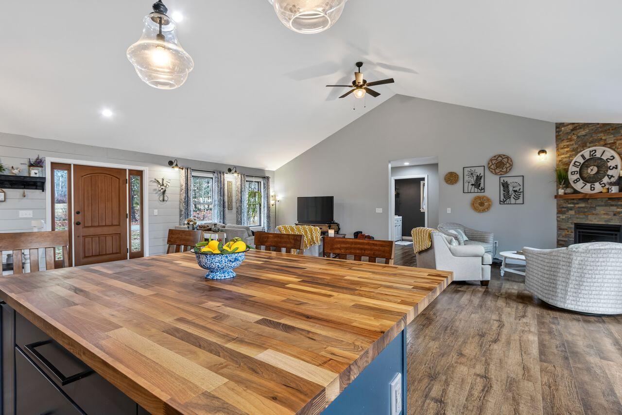 10 Dandelion Rock Lane Belgrade ME 04917