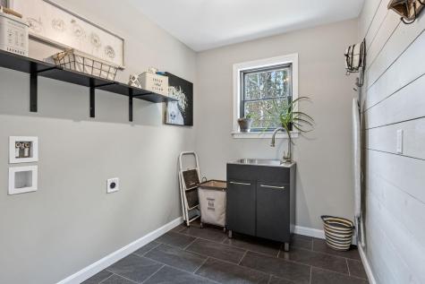 10 Dandelion Rock Lane Belgrade ME 04917