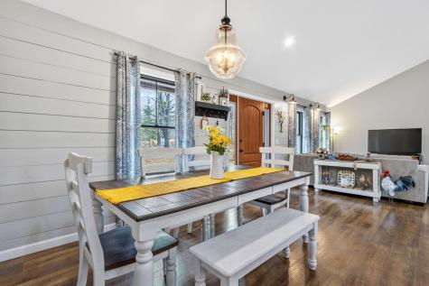 10 Dandelion Rock Lane Belgrade ME 04917