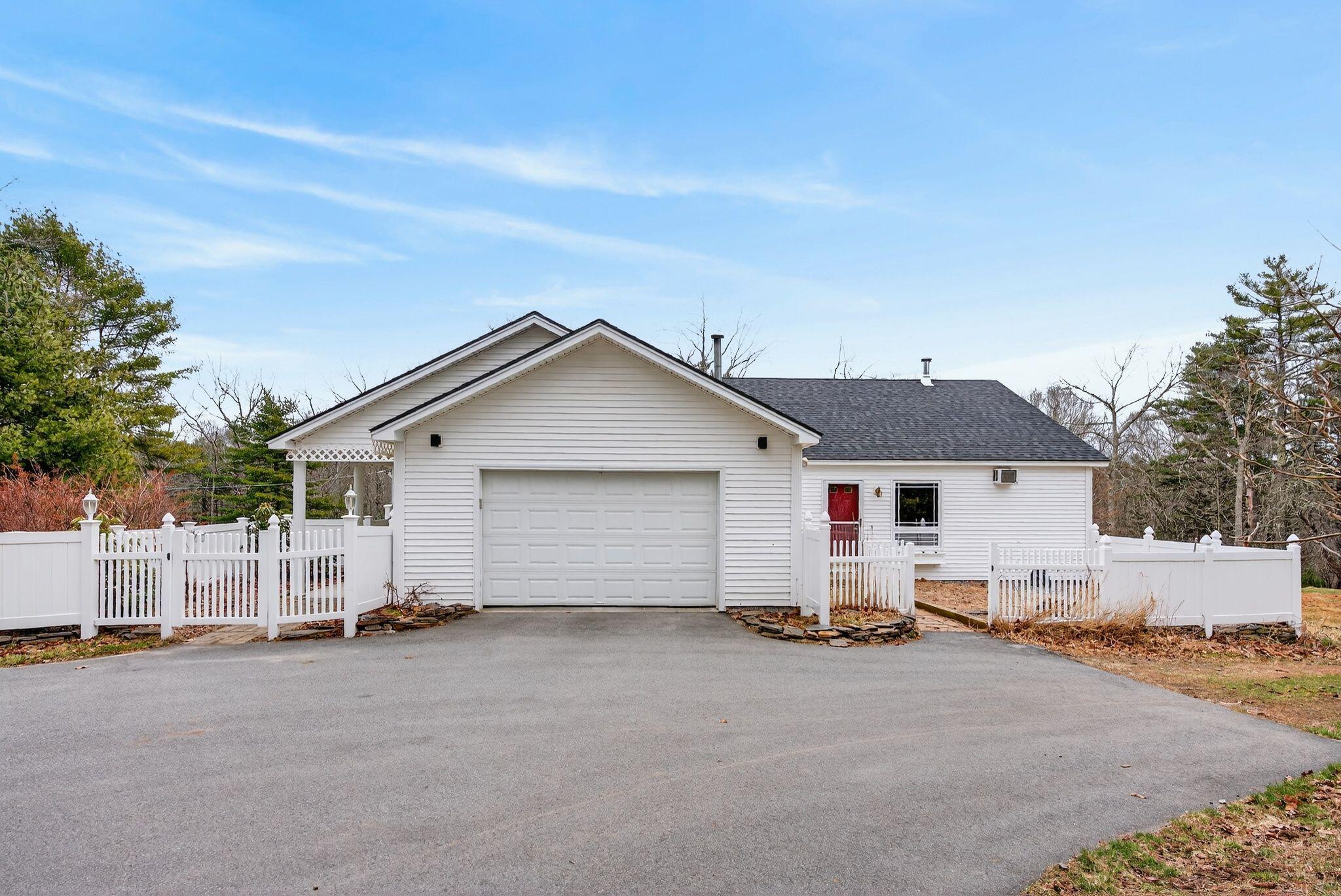 9 Hoffman's Way Georgetown ME 04548