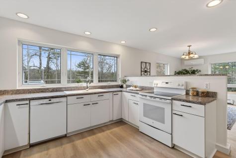 9 Hoffman's Way Georgetown ME 04548