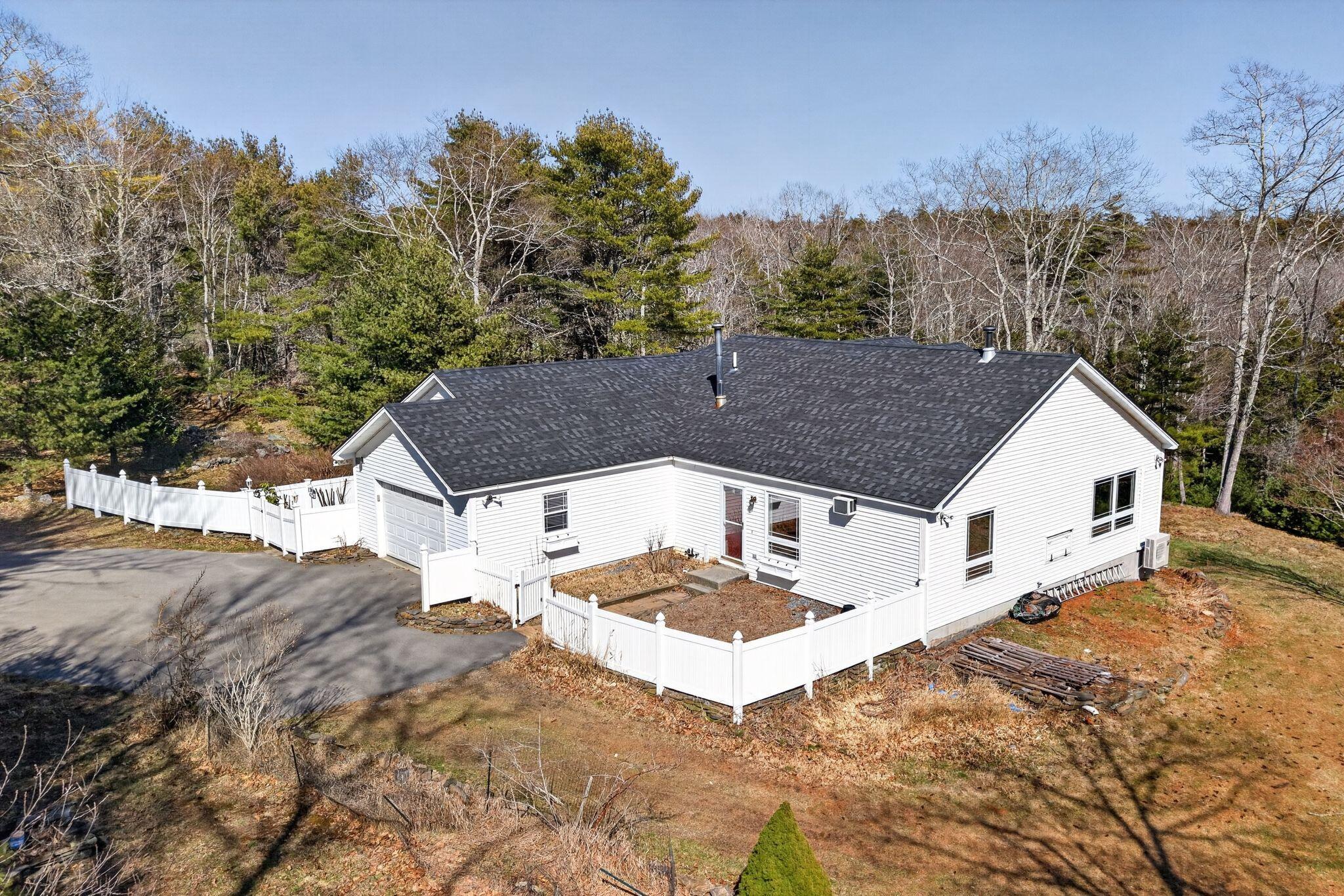 9 Hoffman's Way Georgetown ME 04548