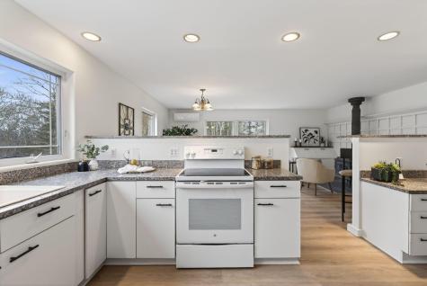 9 Hoffman's Way Georgetown ME 04548