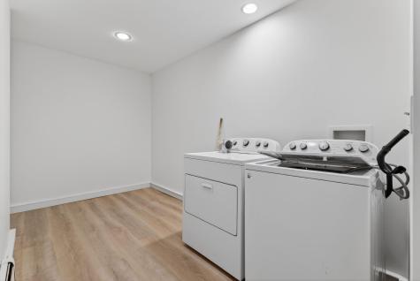 9 Hoffman's Way Georgetown ME 04548