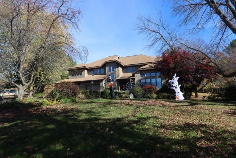 54 Briarcliff Knoll Auburn ME 04210