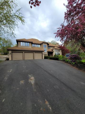 54 Briarcliff Knoll Auburn ME 04210