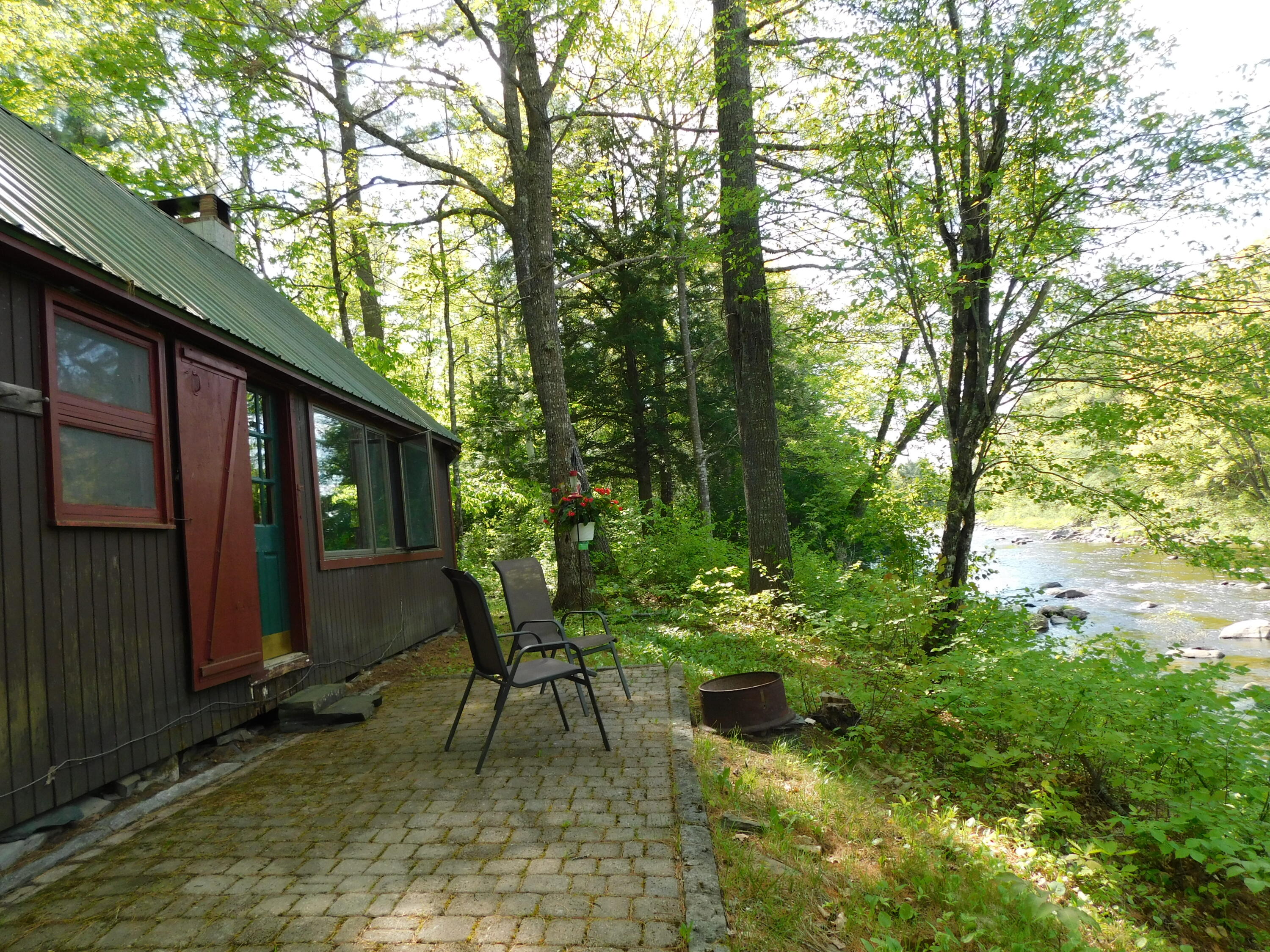 51 Pond Road Abbot ME 04406