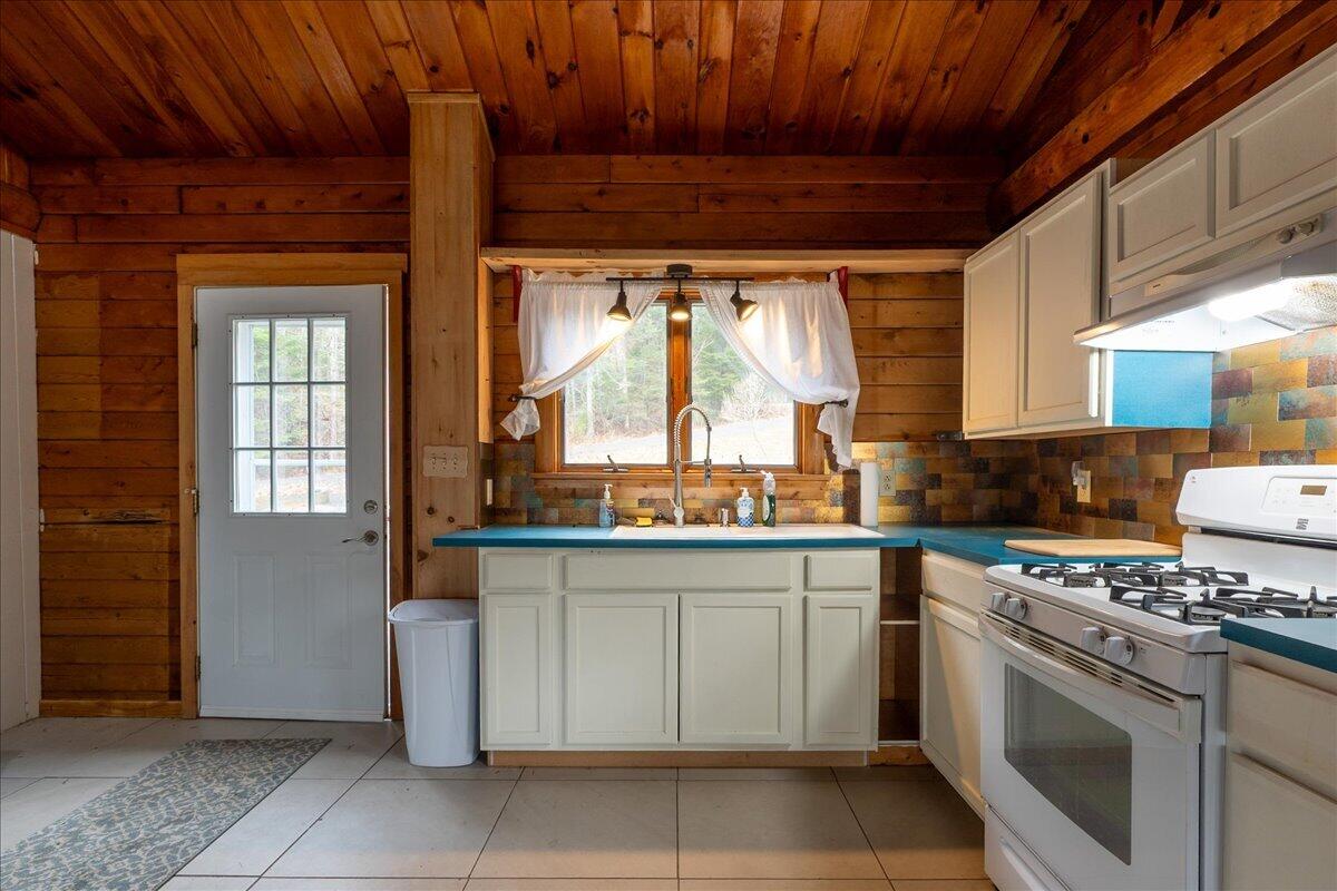 11 Warren Lane Boothbay Harbor ME 04538
