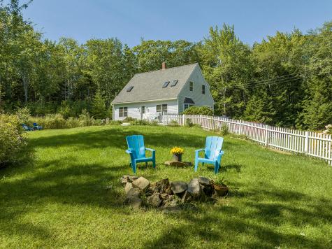 131 Stones Point Road Cushing ME 04563