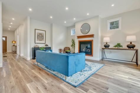 43 Middle Road Falmouth ME 04105