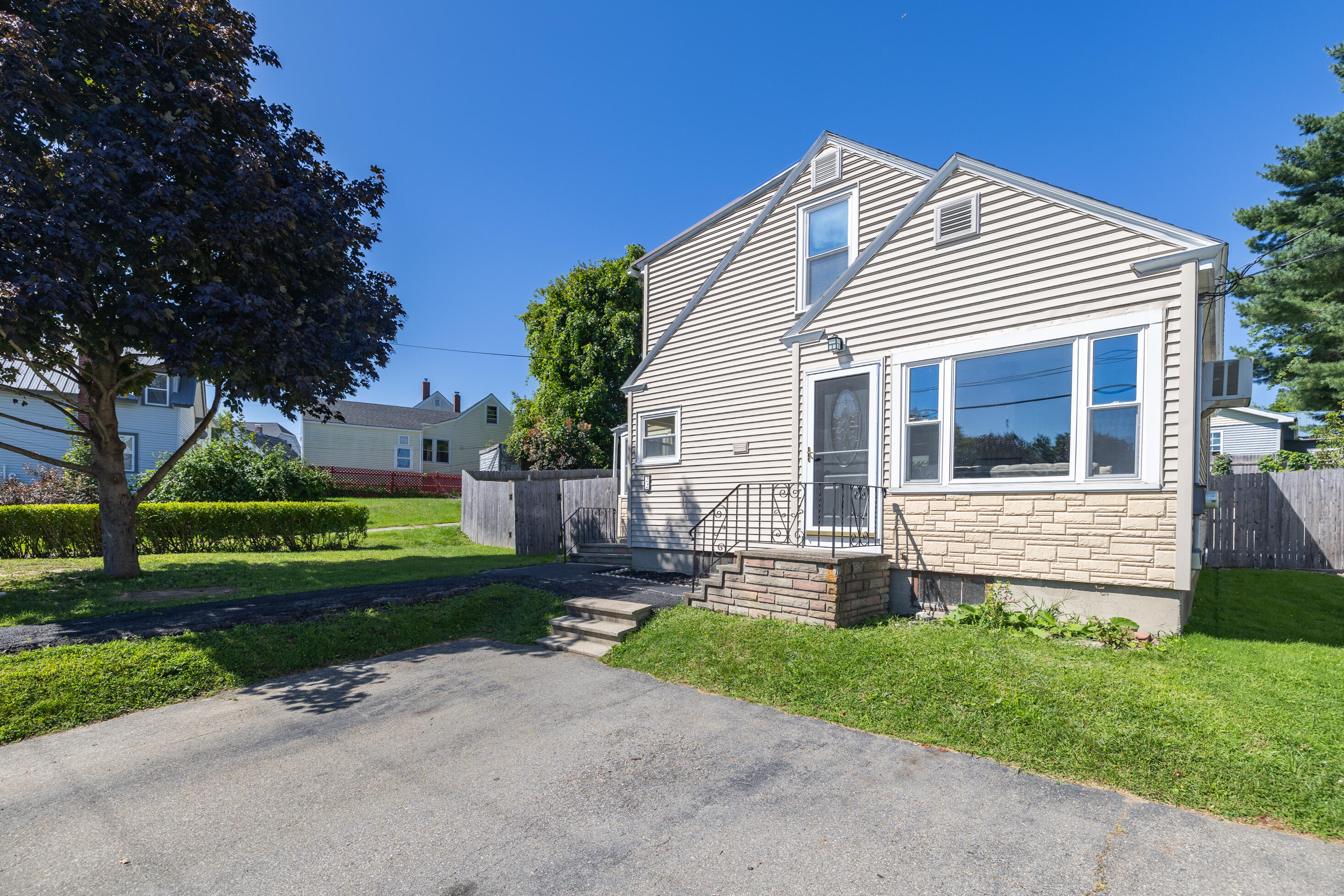 22 Oxford Street Augusta ME 04330