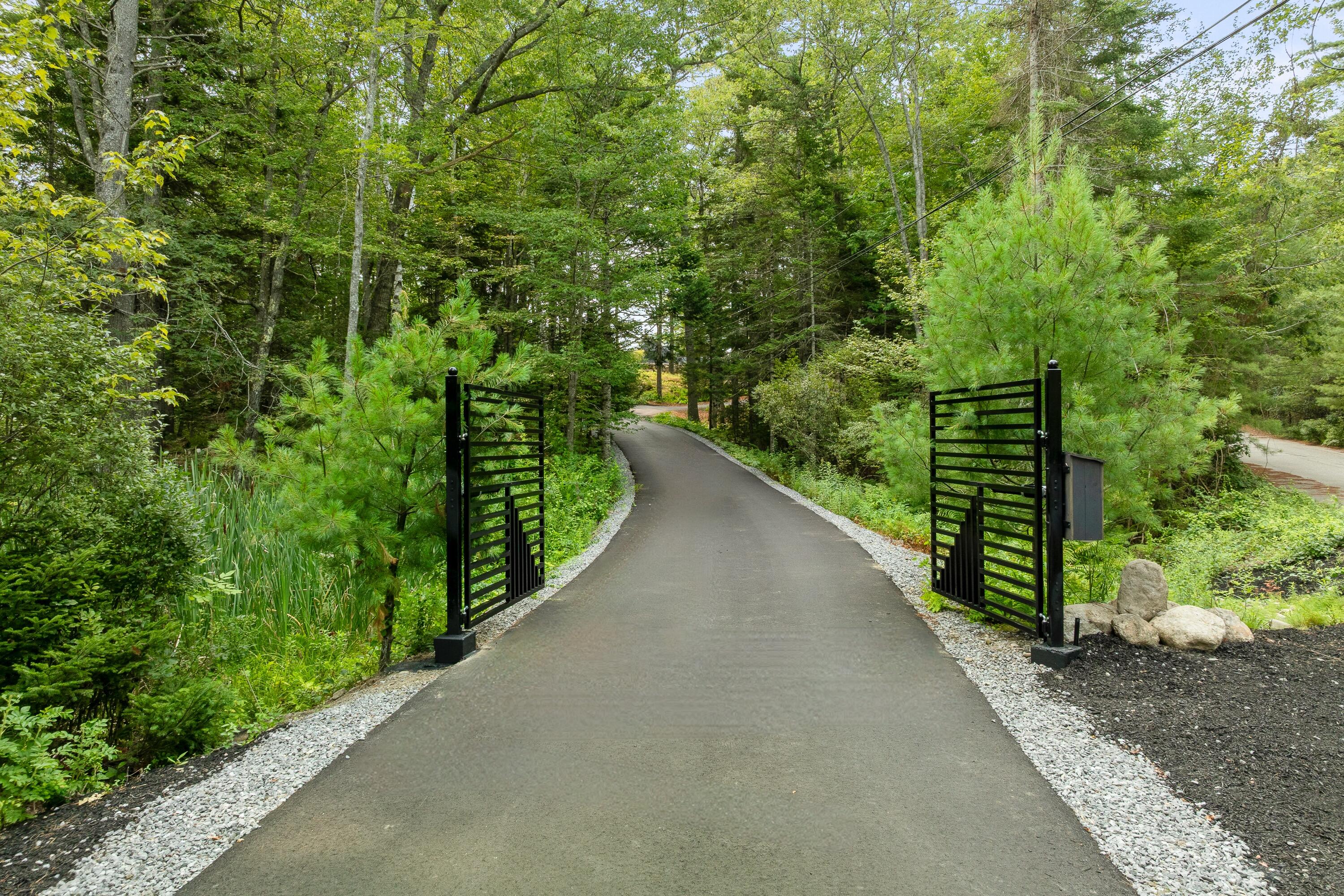 18 High Head Road Edgecomb ME 04556