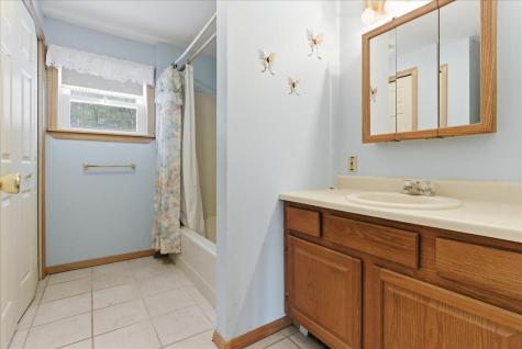 156 Lakeshore Drive Leeds ME 04263