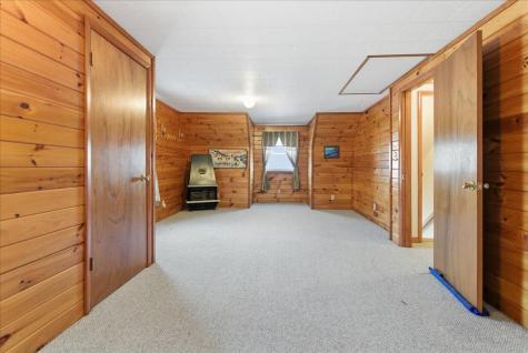 156 Lakeshore Drive Leeds ME 04263