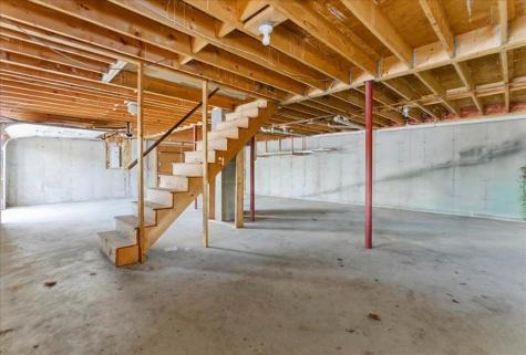 156 Lakeshore Drive Leeds ME 04263