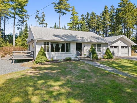 6 Artist's Way Lamoine ME 04605