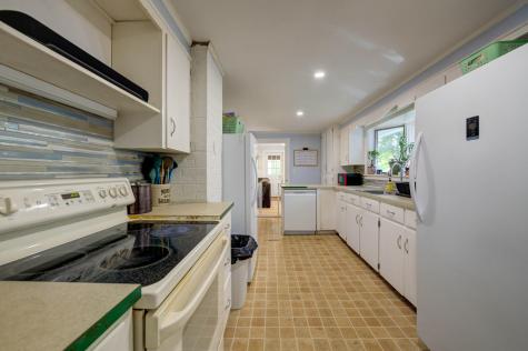 23 Vine Street Damariscotta ME 04543