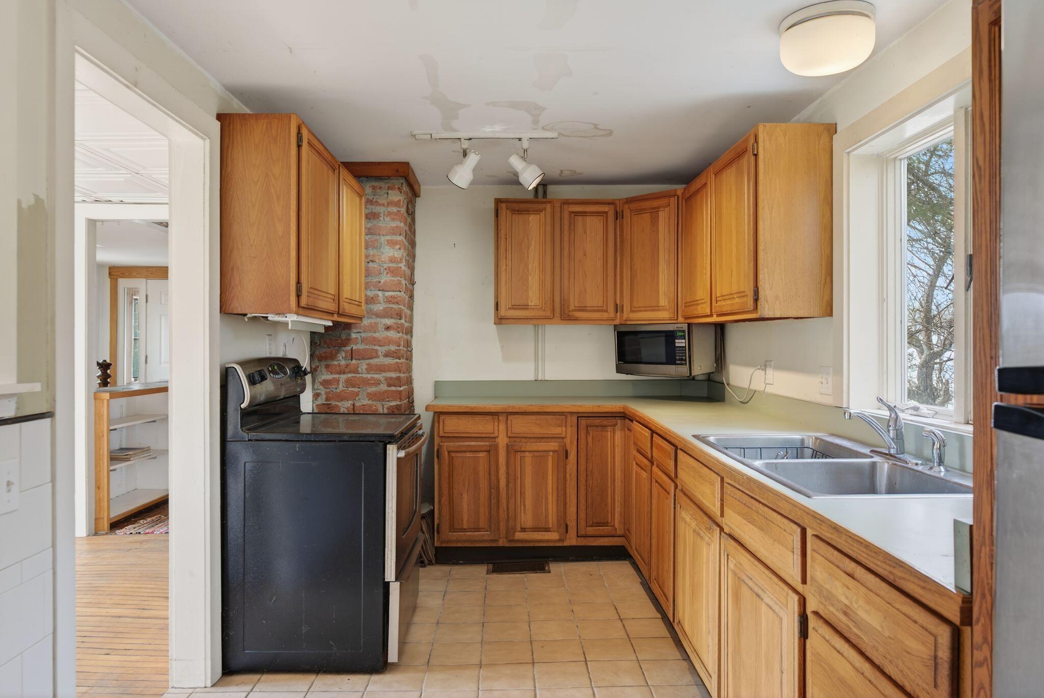 52 Two Lights Road Cape Elizabeth ME 04107