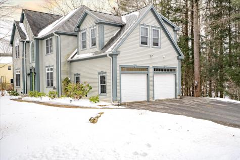 10 Surrey Lane Falmouth ME 04105
