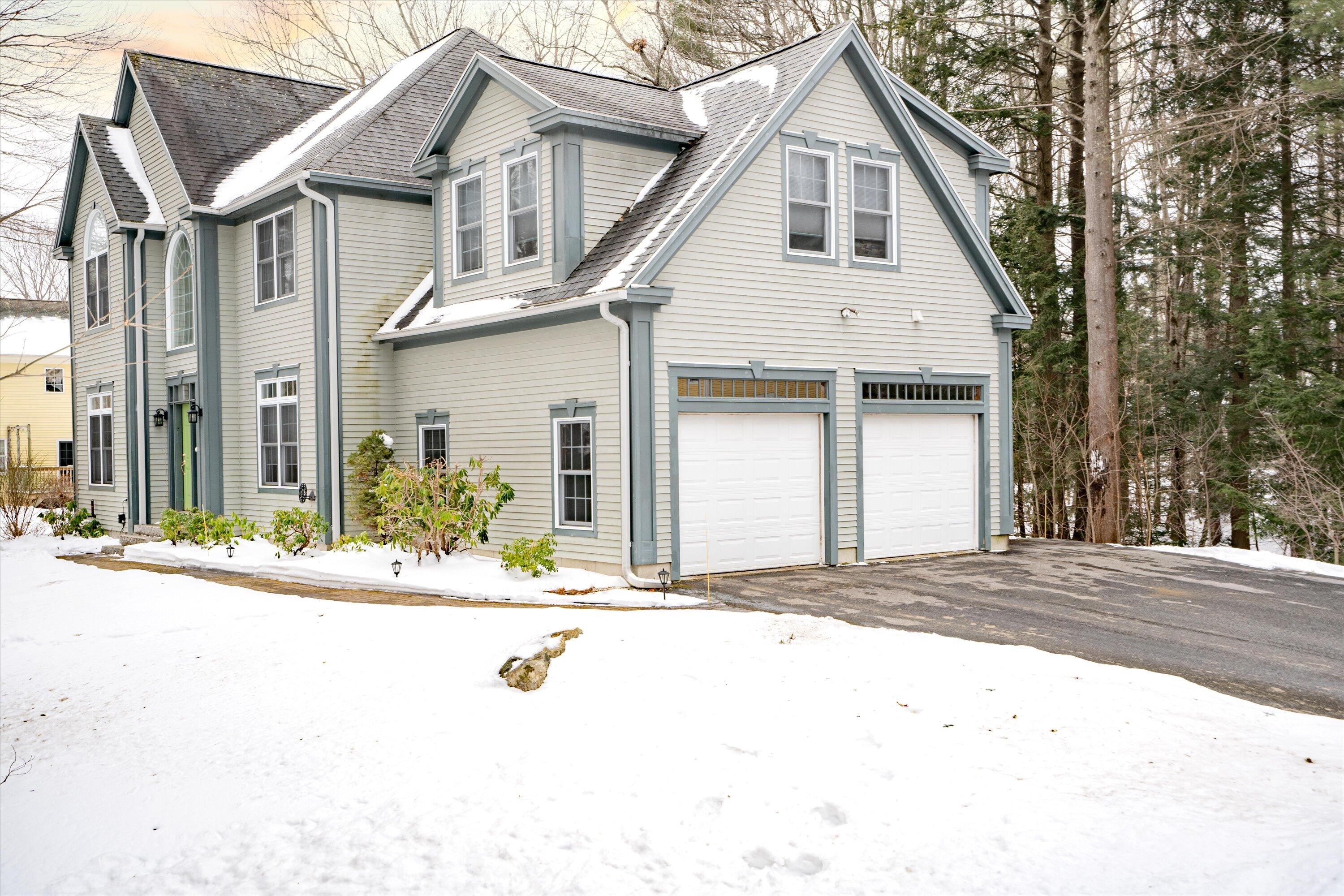 10 Surrey Lane Falmouth ME 04105