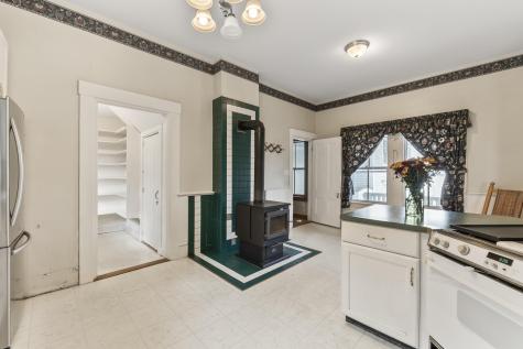 27 Gardiner Street Richmond ME 04357