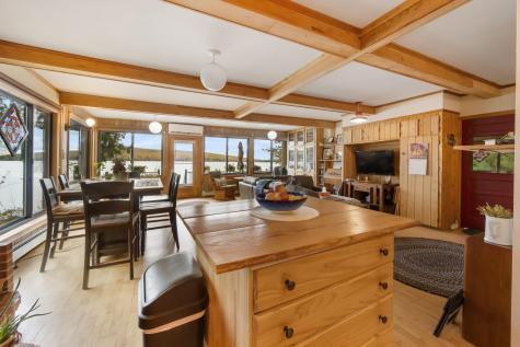 15 Memory Lane Lincoln ME 04457