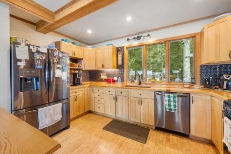 15 Memory Lane Lincoln ME 04457