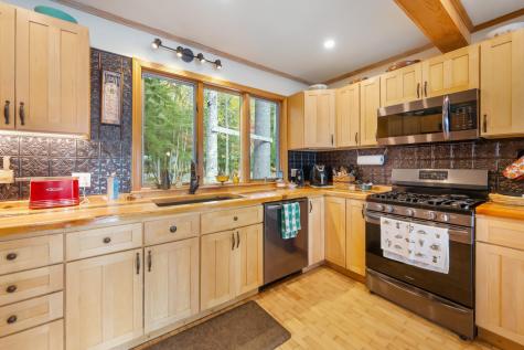 15 Memory Lane Lincoln ME 04457