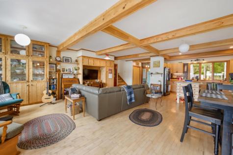 15 Memory Lane Lincoln ME 04457