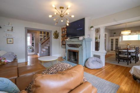 11 Barrows Street Paris ME 04281