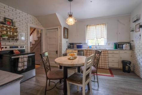 11 Barrows Street Paris ME 04281
