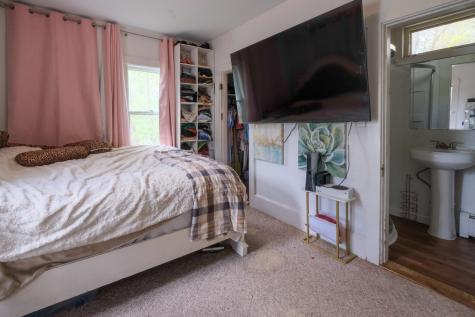11 Barrows Street Paris ME 04281