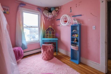 11 Barrows Street Paris ME 04281