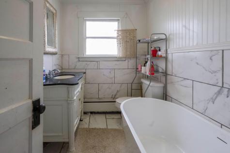 11 Barrows Street Paris ME 04281