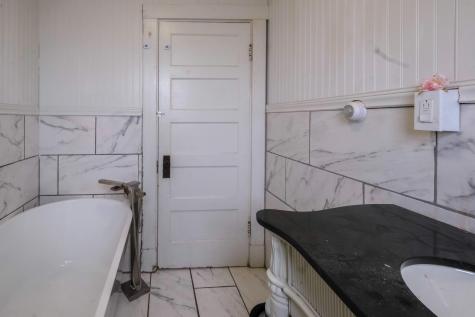 11 Barrows Street Paris ME 04281