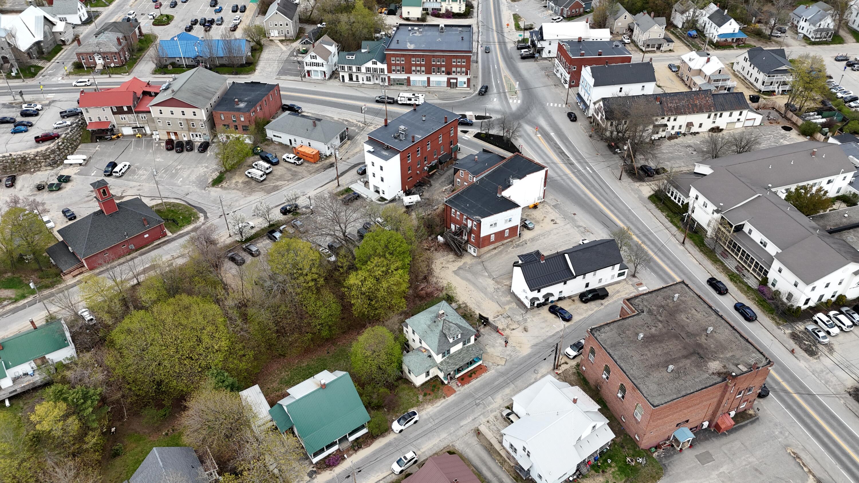 11 Barrows Street Paris ME 04281