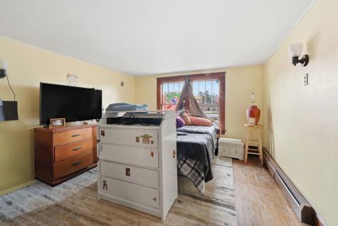 1254 Roosevelt Trail Raymond ME 04071