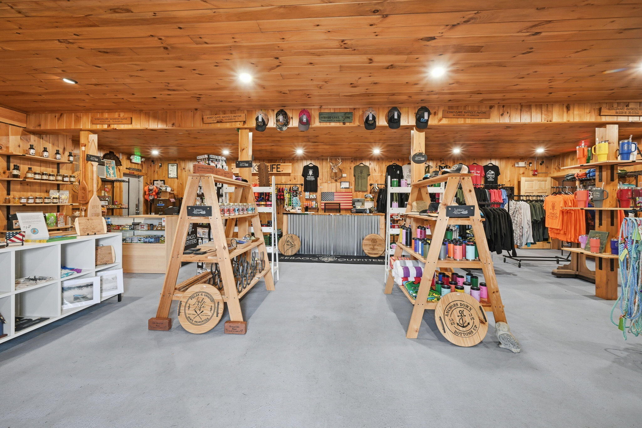 1254 Roosevelt Trail Raymond ME 04071