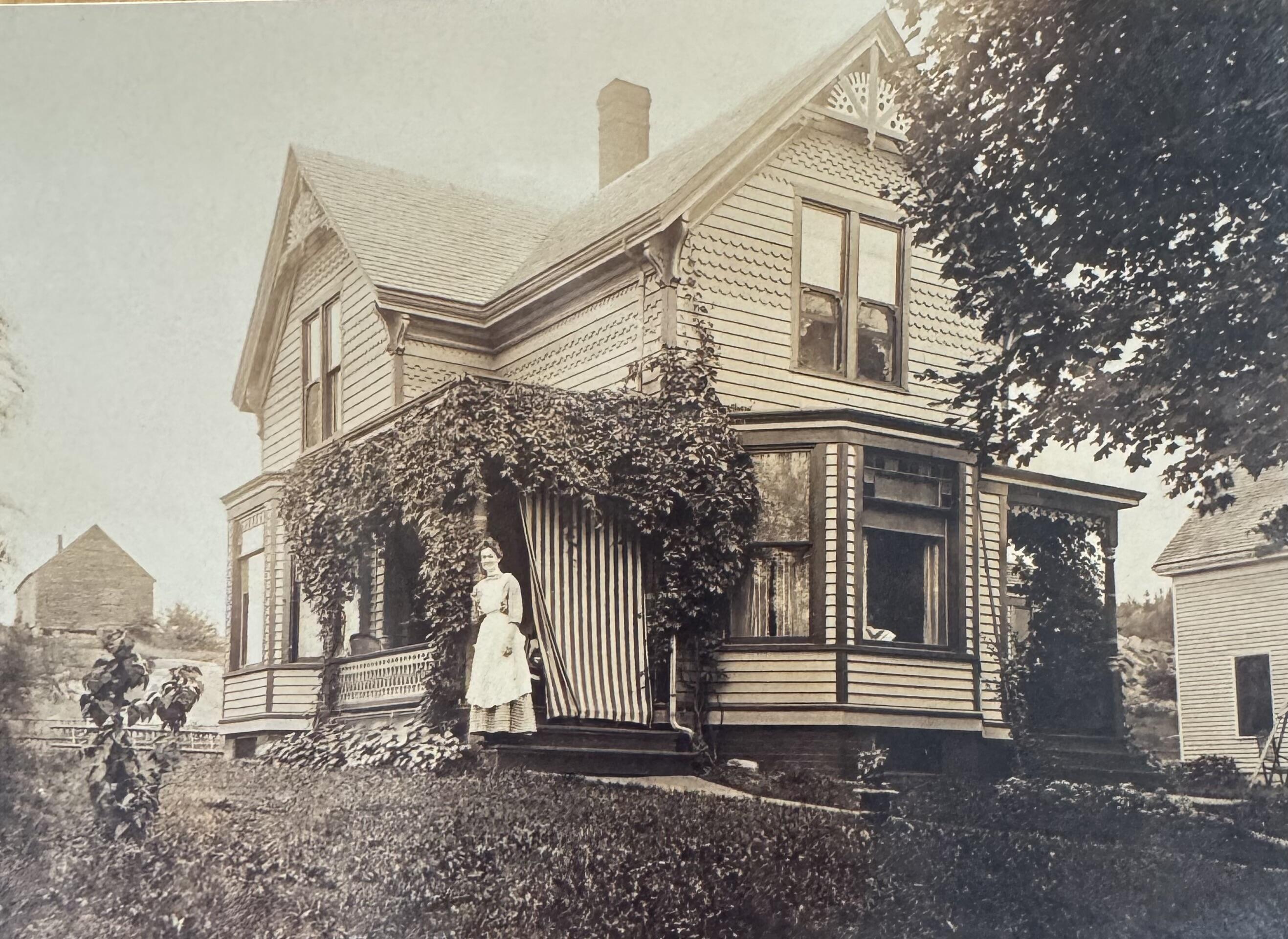 14 Water Street Vinalhaven ME 04863