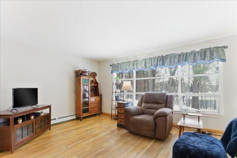 29 Mcarthur Avenue Lewiston ME 04240