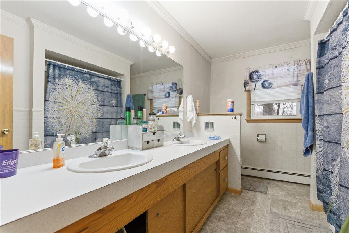 29 Mcarthur Avenue Lewiston ME 04240