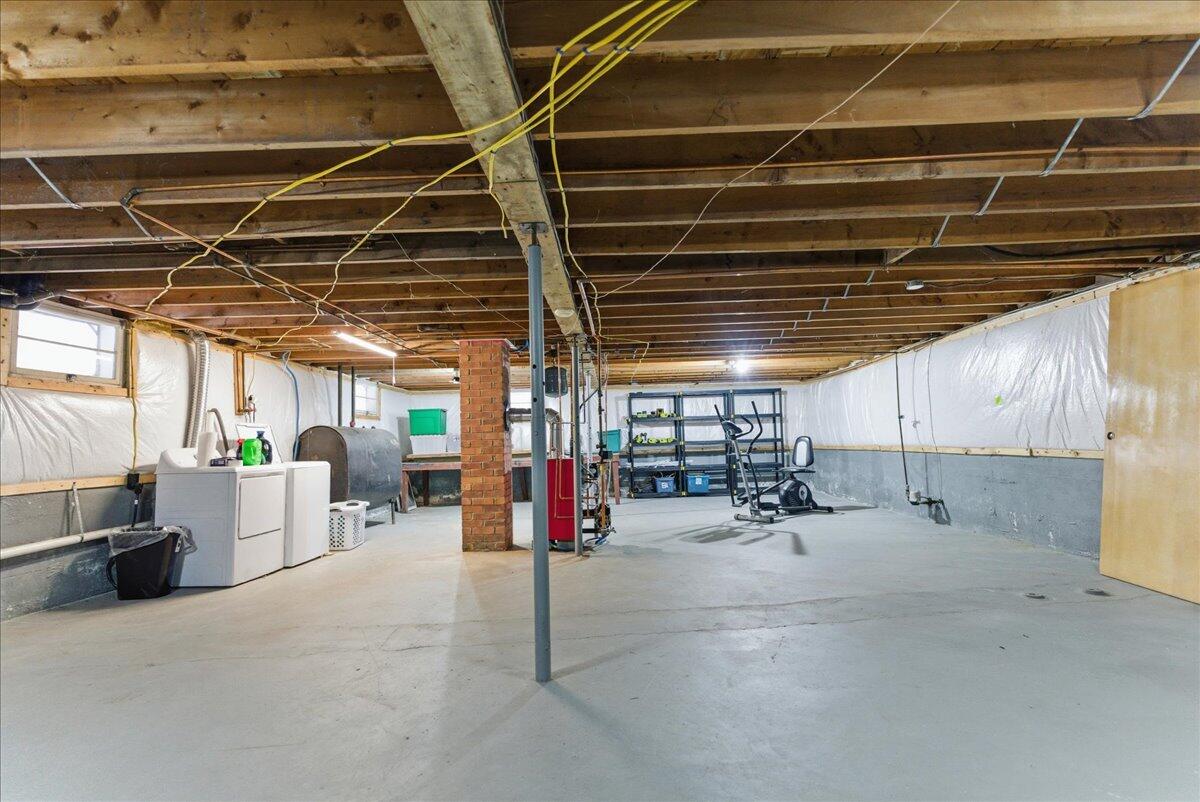 29 Mcarthur Avenue Lewiston ME 04240