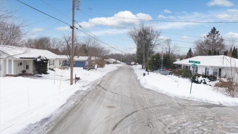 29 Mcarthur Avenue Lewiston ME 04240