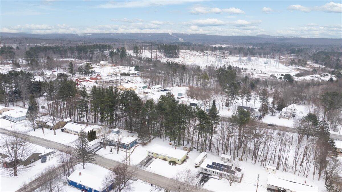 29 Mcarthur Avenue Lewiston ME 04240