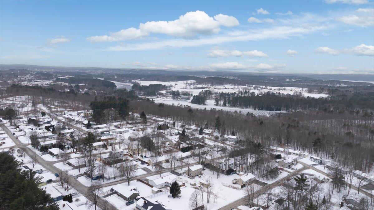 29 Mcarthur Avenue Lewiston ME 04240