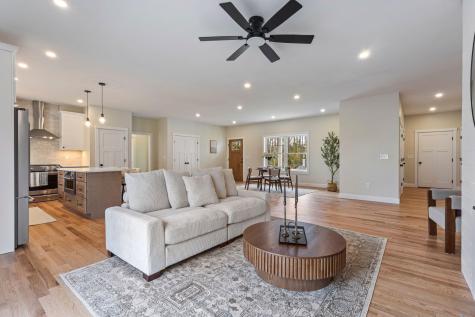 19 Forest Glen Lane Topsham ME 04086