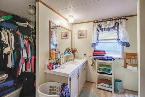 29 Everett Avenue Oxford ME 04270